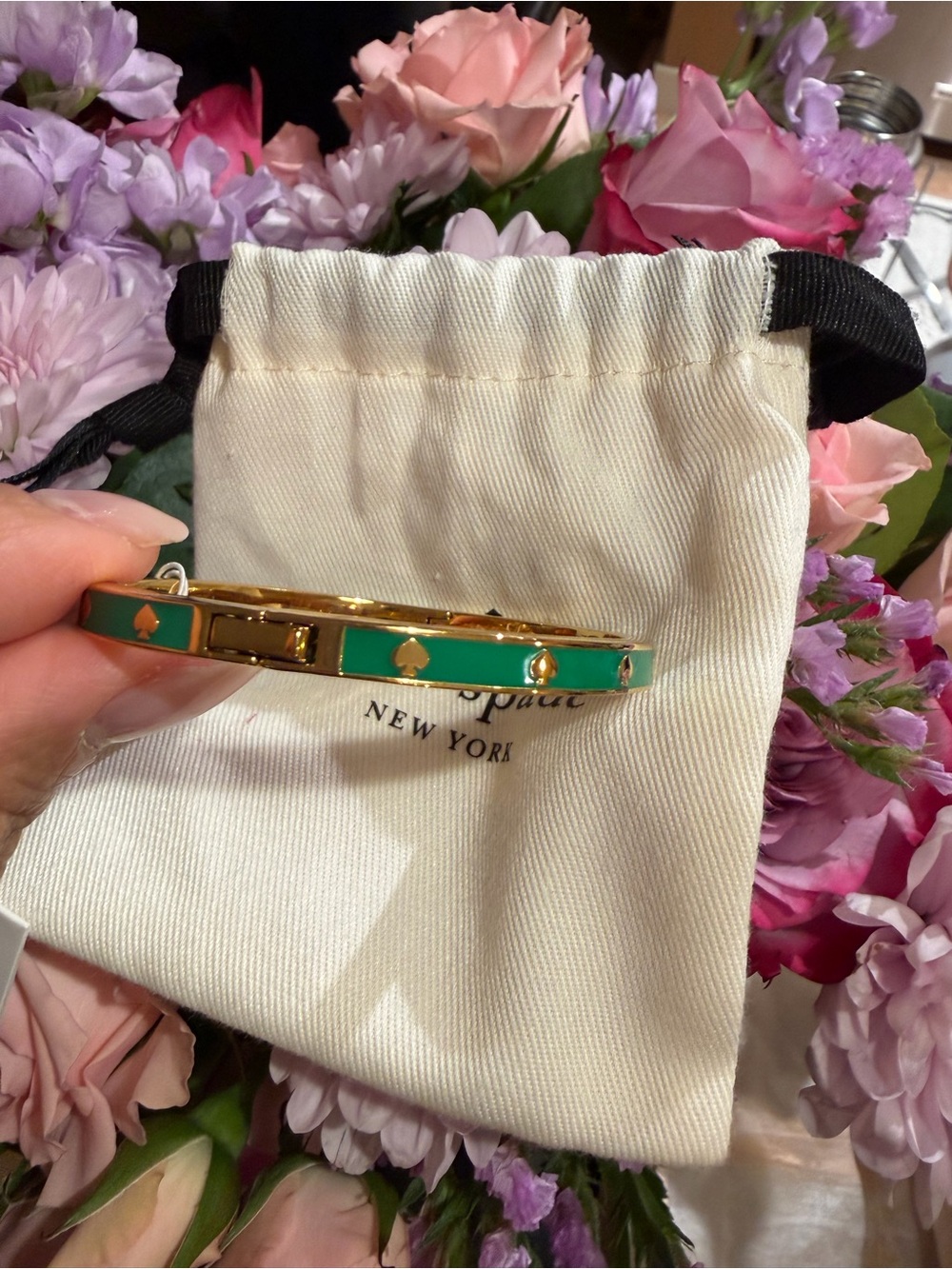 Never Worn Kate Spade New York Spot the Spade Green Enamel Hinged Bangle
